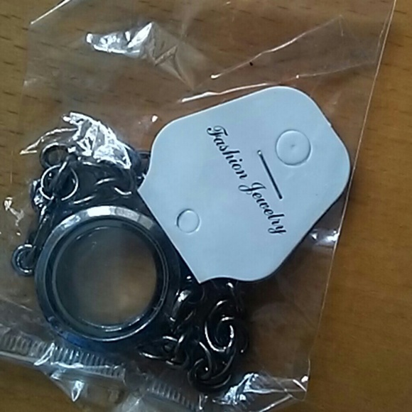 Bracelets - Picture 3 of 5